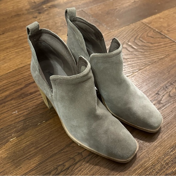 Jeffrey Campbell Rosalee Taupe Angled Stacked Heel Bootie Size 9 EUC - Picture 9 of 11